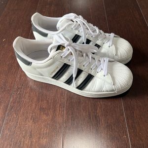 iconic ADIDAS Superstar shoes with classic shell toe for women.  Worn 3 times